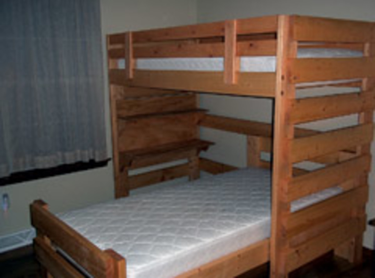 Building bunk beds for 1-800-BUNKBEDS requires a $95 setup fee and a monthly average licensing fee of $285 per territory.