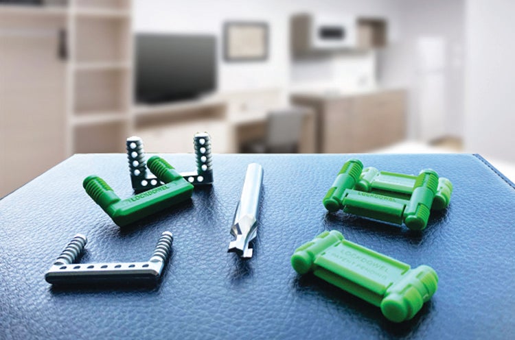 photo--2--metal-and-plastic-fasteners-hotel_cmyk.jpg