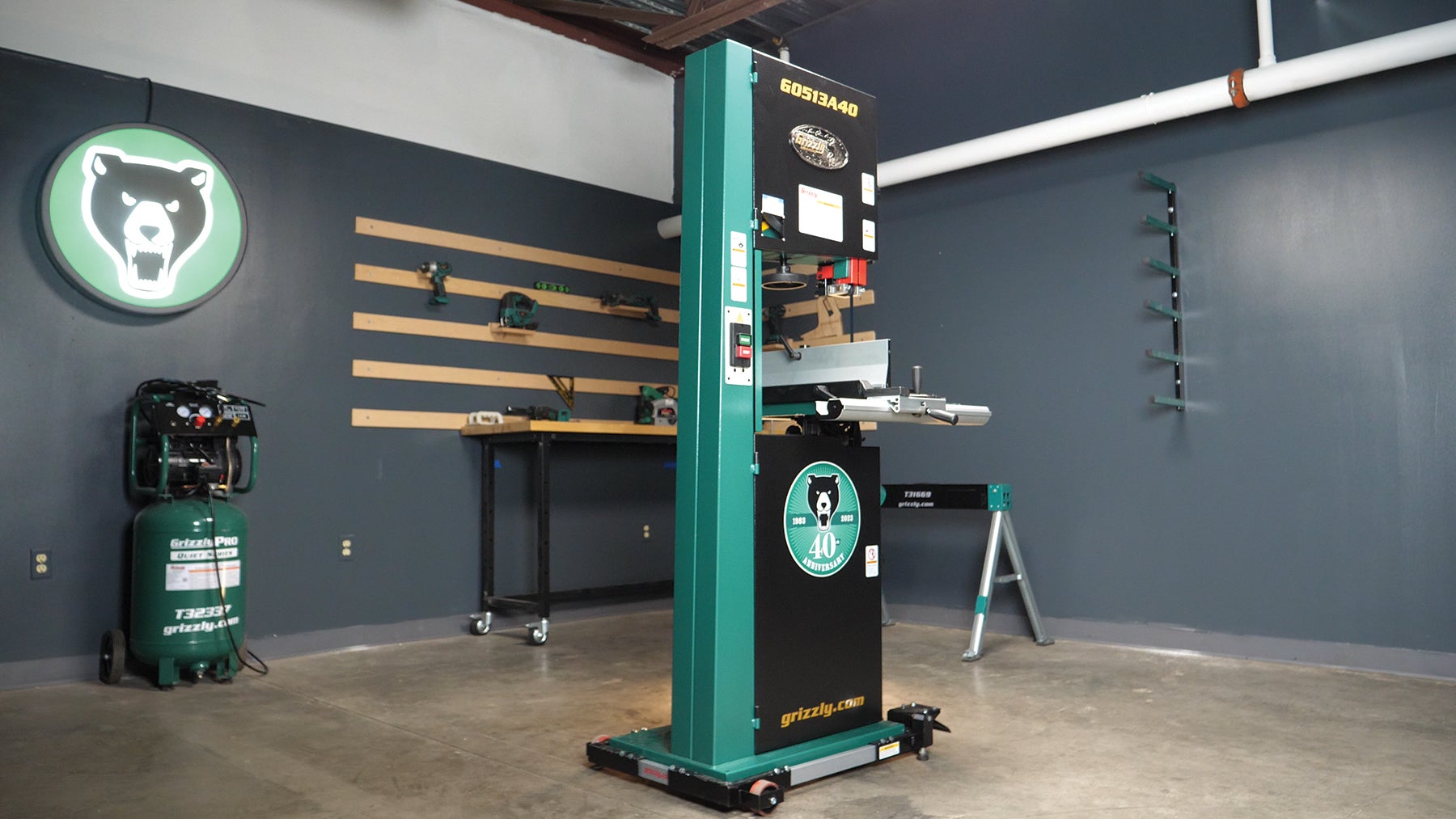 b-grizzly-g0513a40-bandsaw-40th-anniversary-jeremy-beauty-full-1.jpg