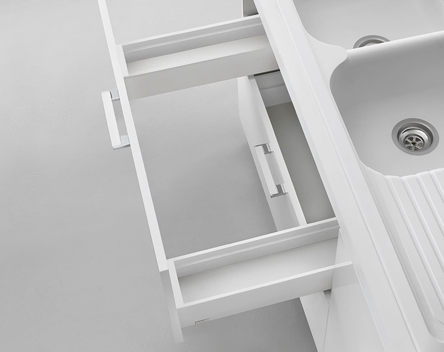among-the-options-when-outsourcing-lineabox-drawers-from-salice-is-the-under-sink-h101-with-metal-sides.jpg